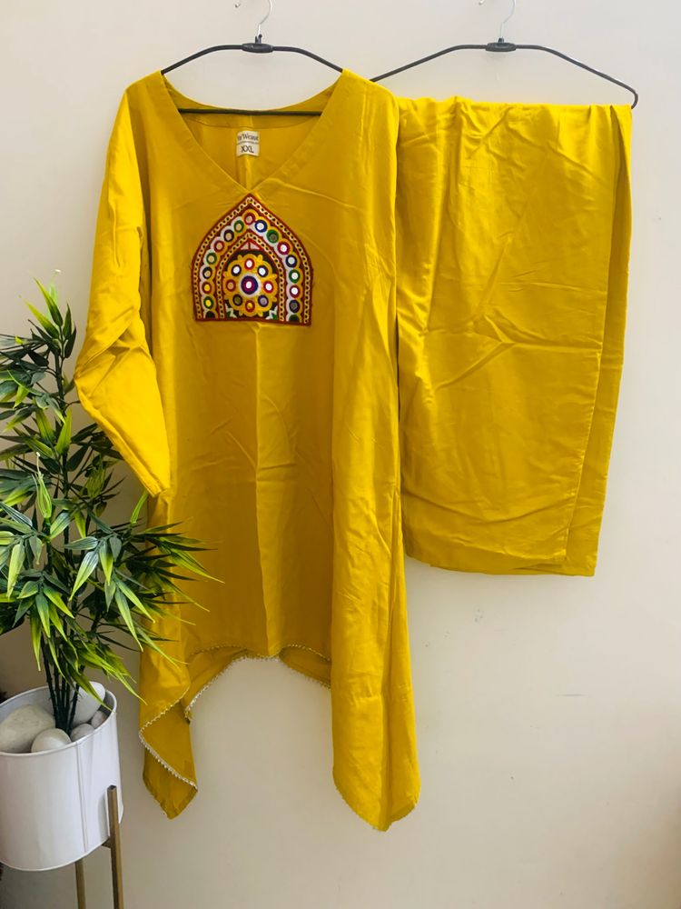Thread Work Kurta Suit Set XXL