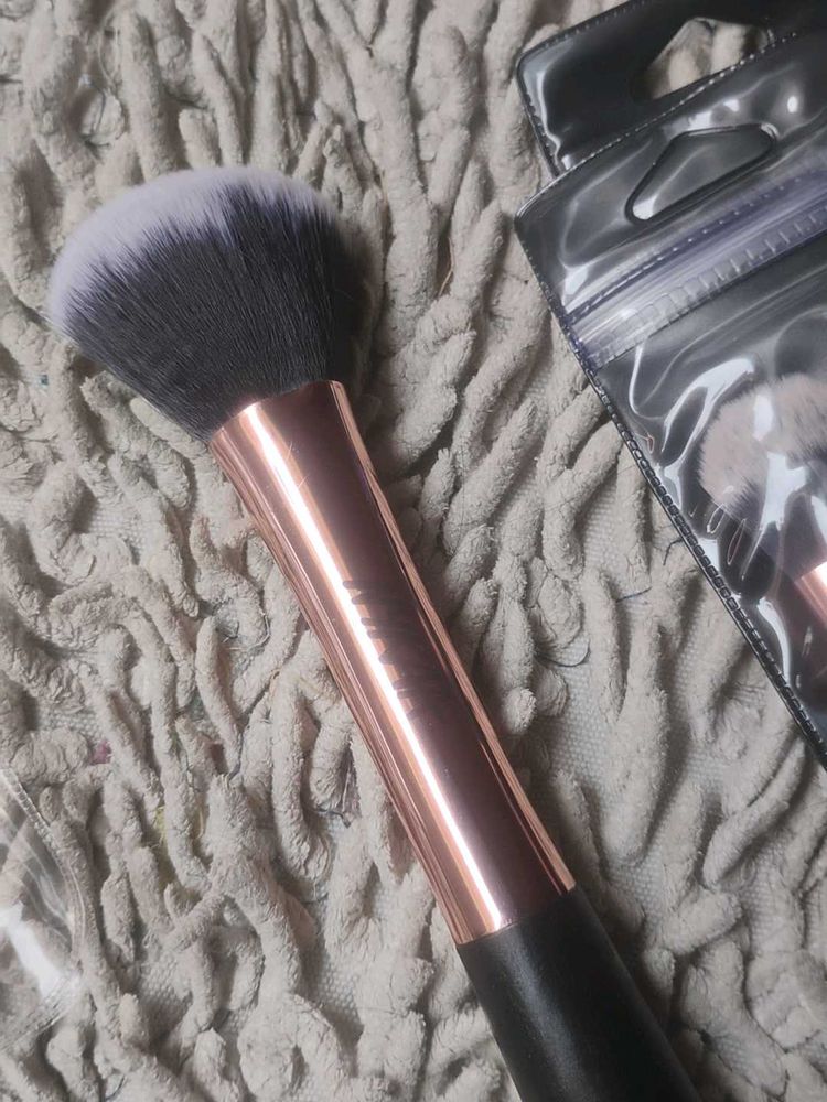 Nykaa Professional 4 Pcs Makeup Brush Set | 2 Foun