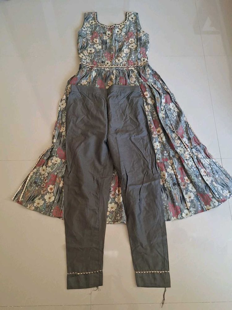 Floral Print Kurta with Grey Pants