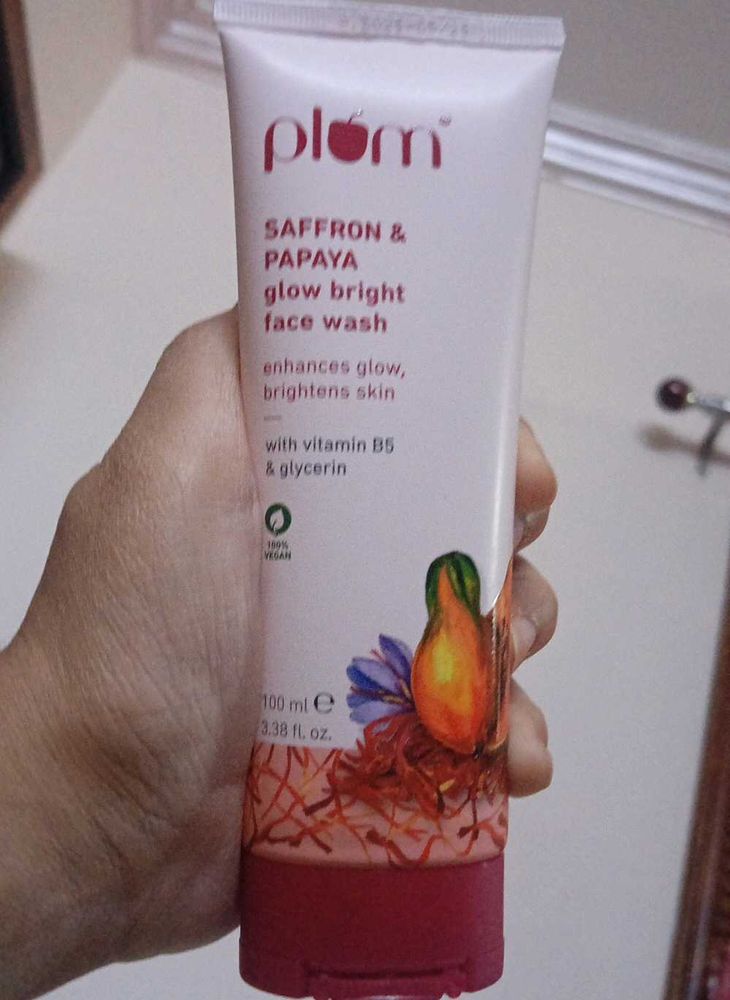 Plum Saffron &amp; Papaya Face Wash