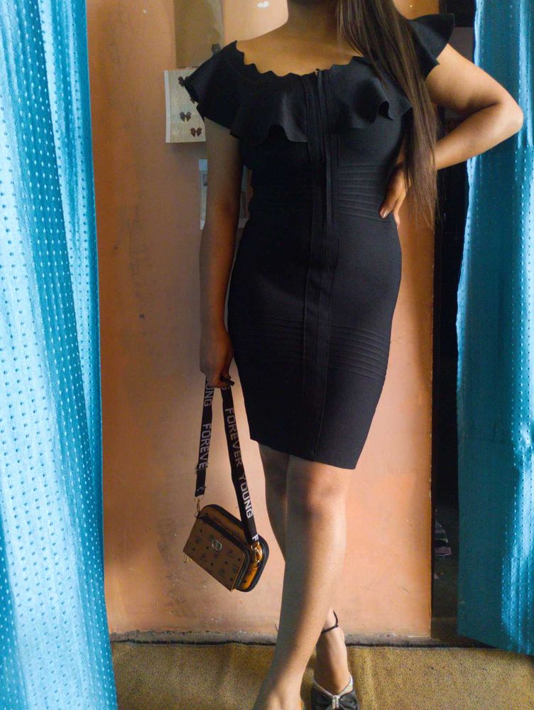 🌸Size:-xs to M Chic Black Bodycon Mini Dress🌸