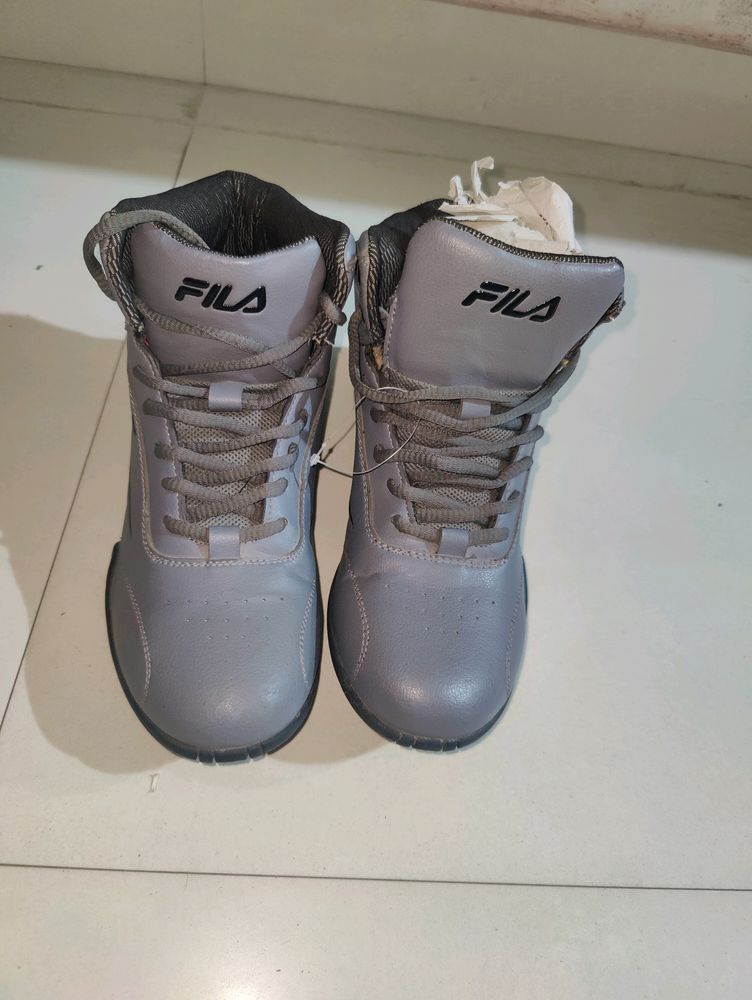 FILA MEN'S CASUAL SHOES. LIKE NEW. GOOD CONDITION