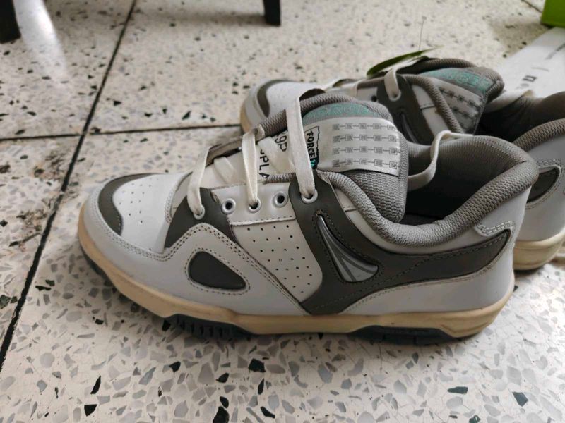 Men's Casual Sneakers for cricket playing