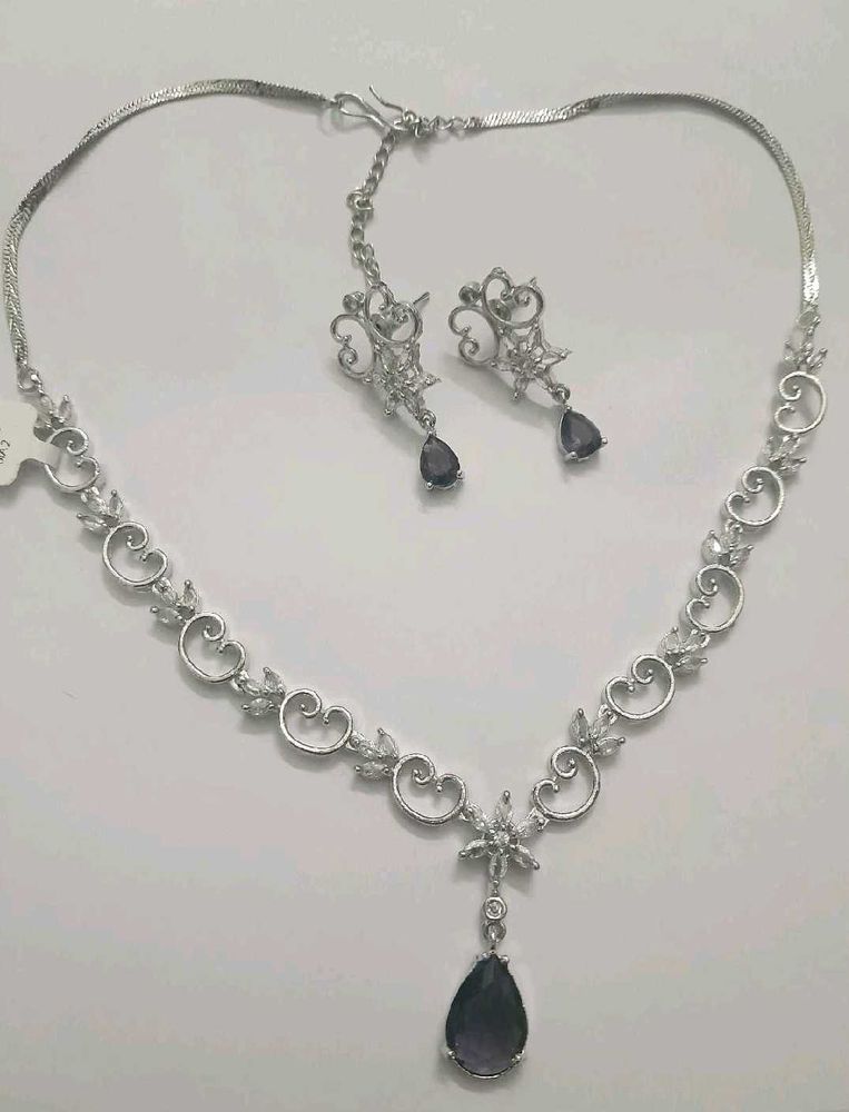 Elegant Silver Necklace and Earring Set