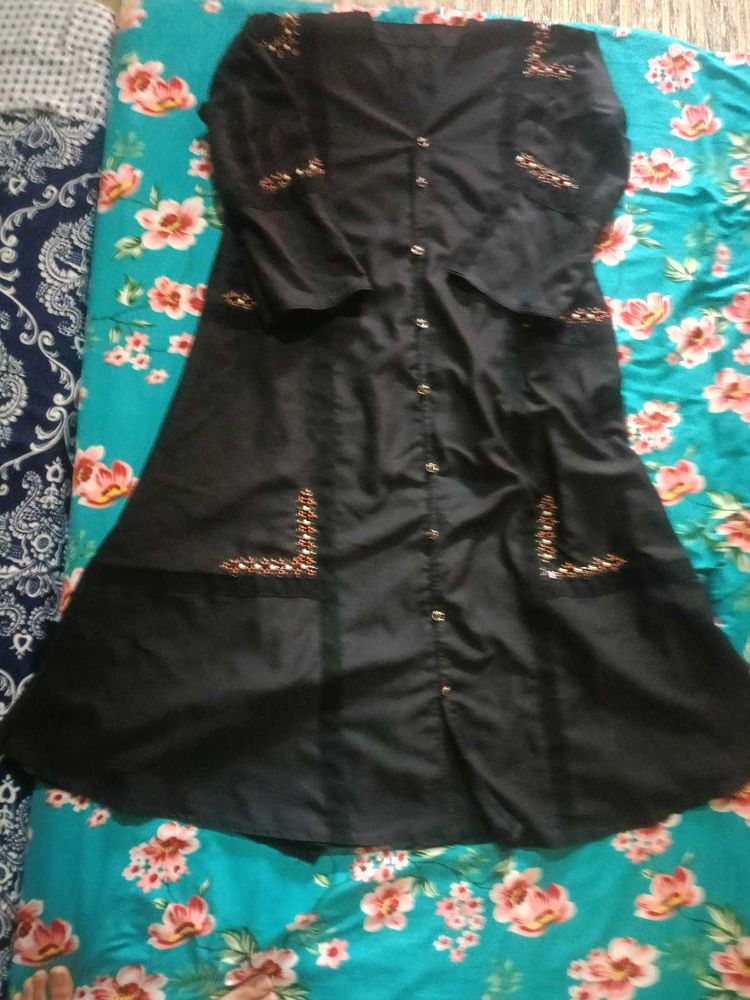 Elegant Black Kurta with Embellishments