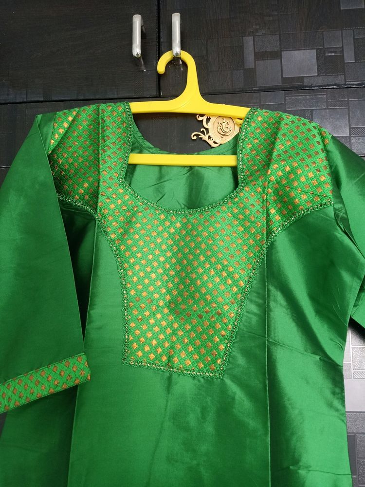 Emerald Green Embroidered Kurti