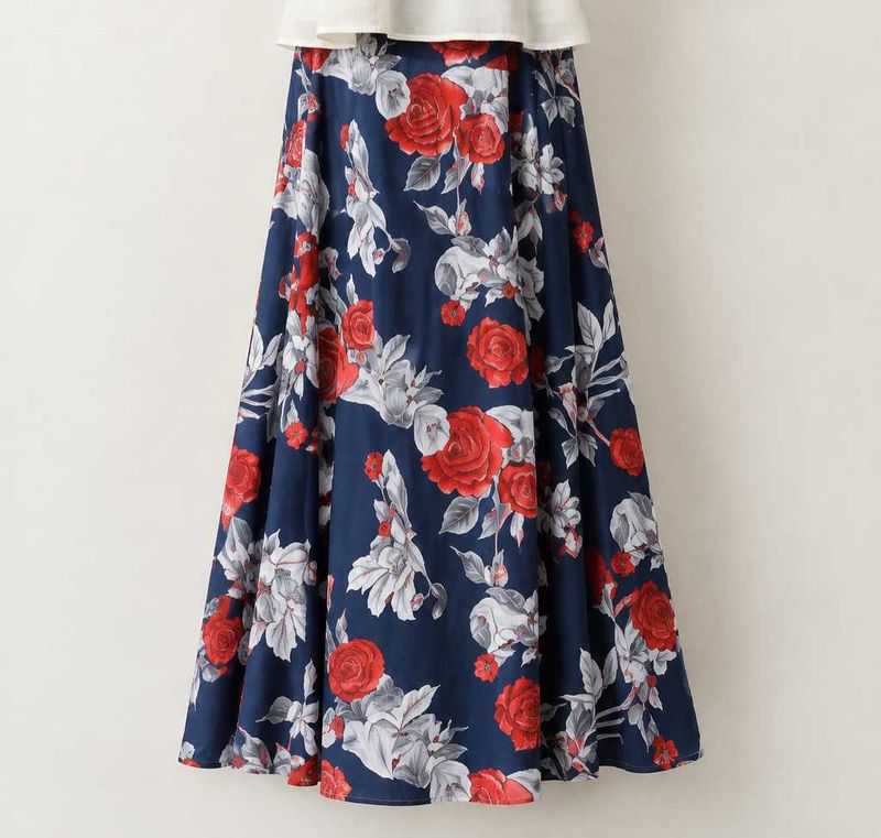 Flowy Floral Maxi Skirt waist is elastic.