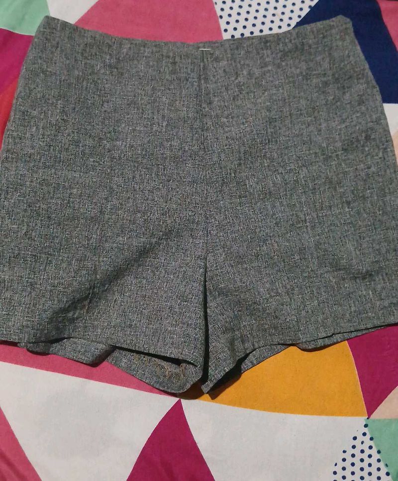 Chic Grey Textured Shorts