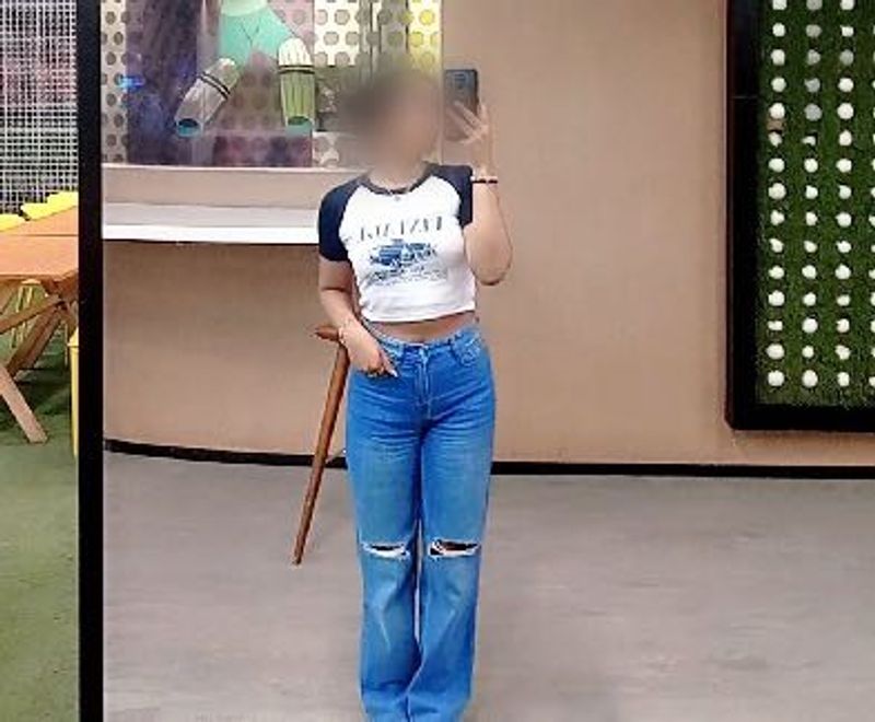 Stylish Ripped Wide Leg Jeans