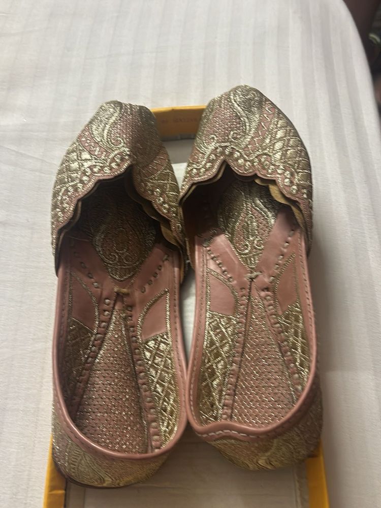 Embroidered Jutti Flats