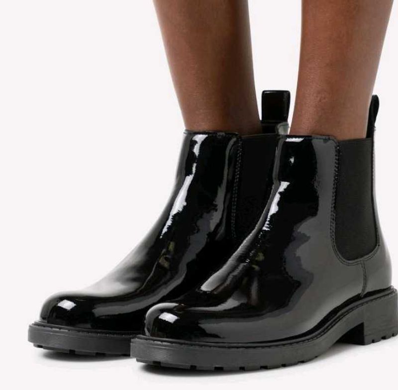 Black Mid Chelsea Boots