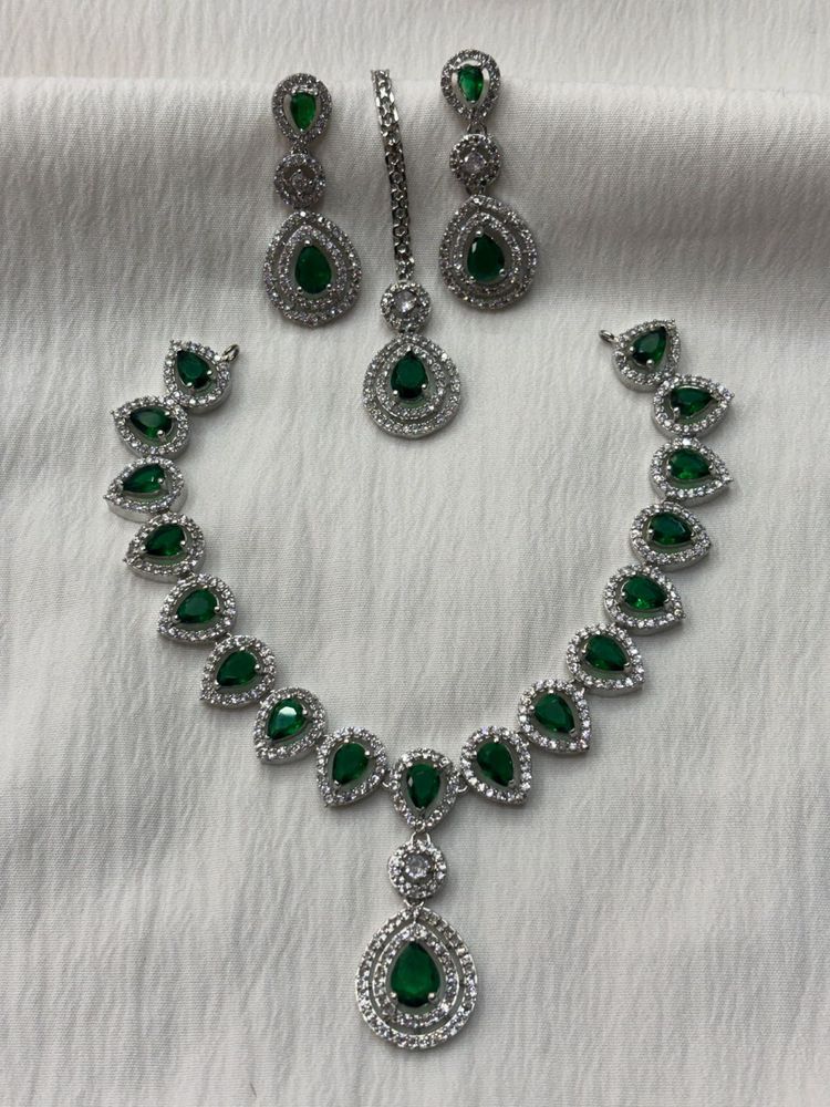 Emerald Green Set with Earrings &amp; Maang Tikka