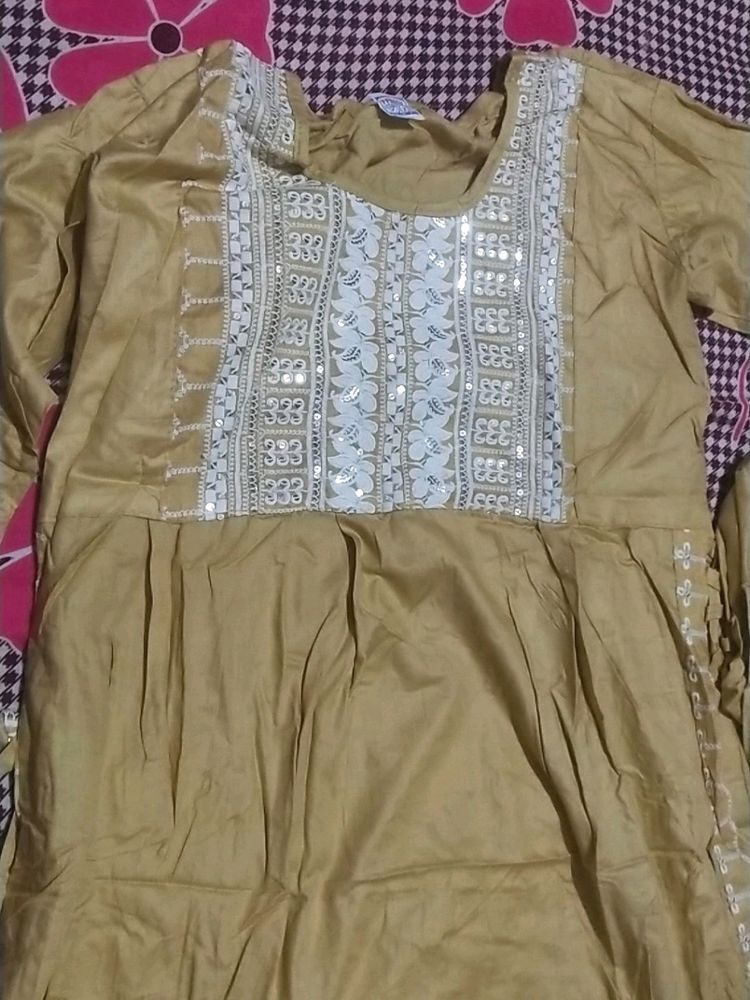 Elegant Gold Embroidered Kurti