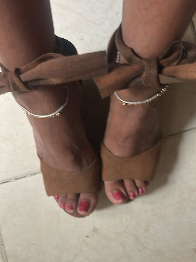 audio brown wedges