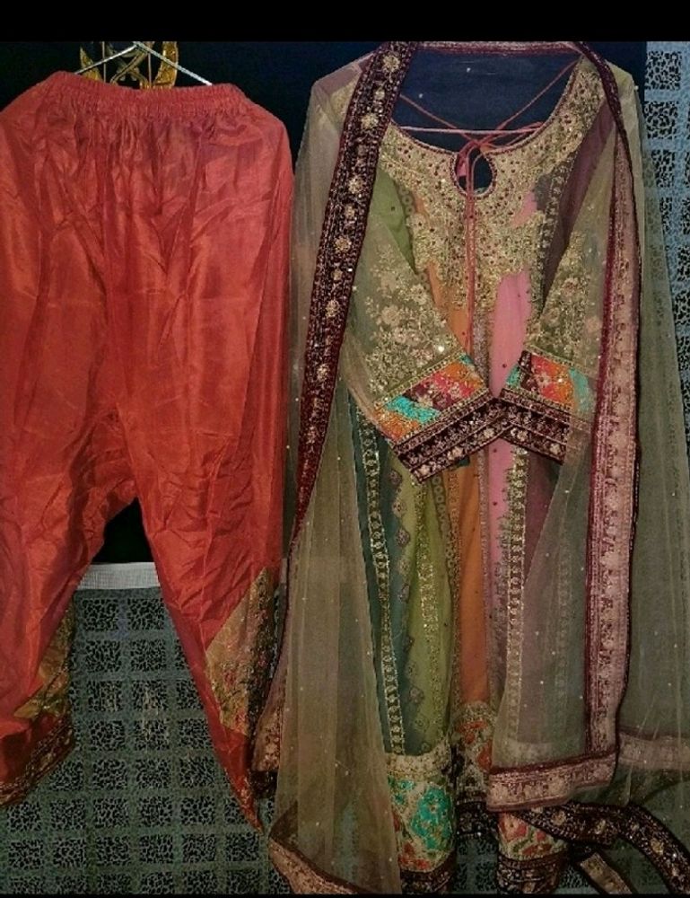 Pakistani Hania Amir Suit