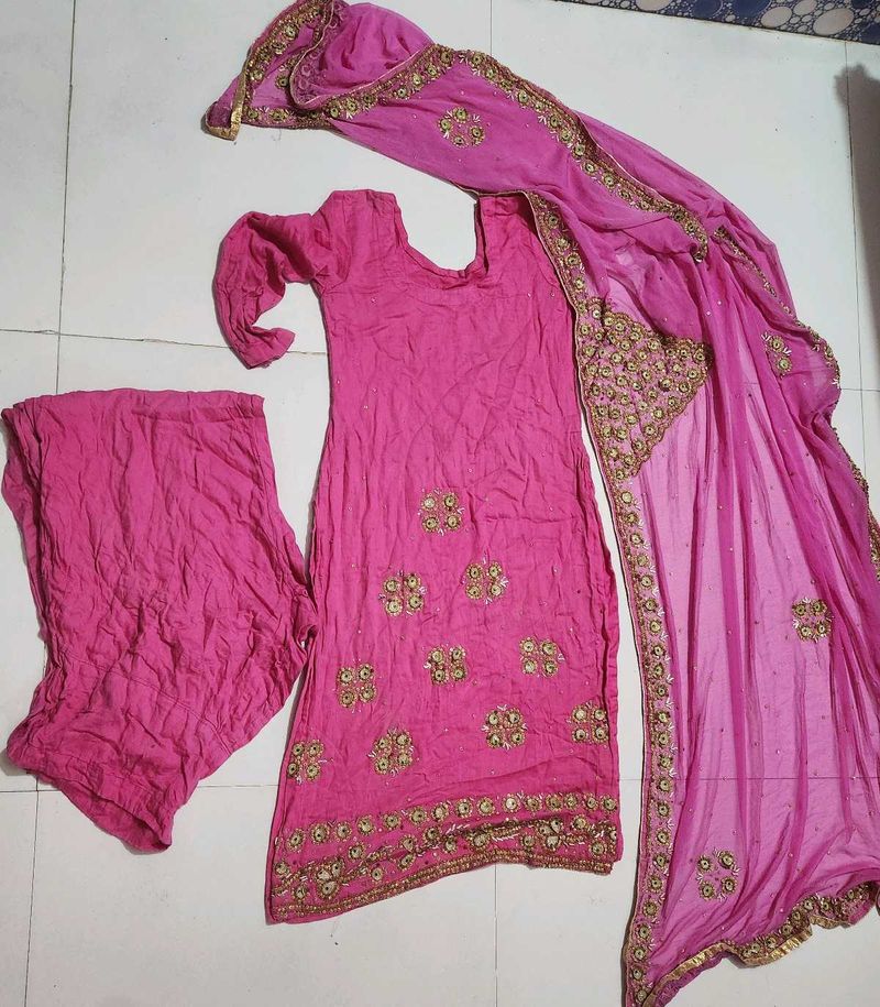 Beautiful Pink Embroidered Kurta Set