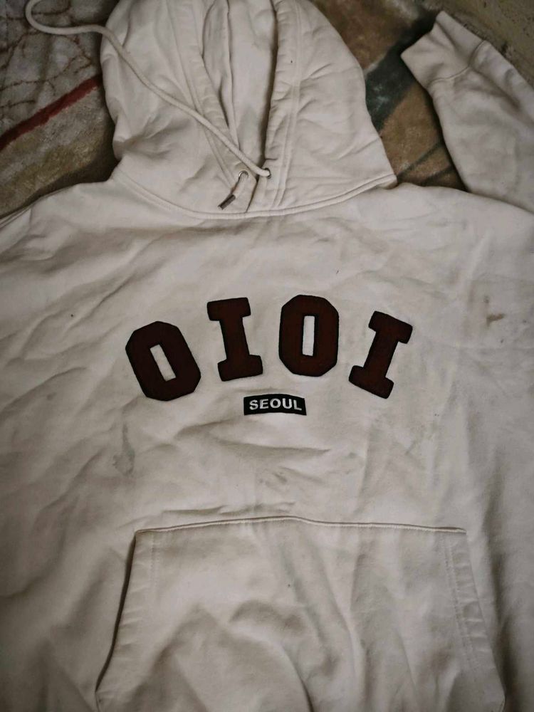 Cream Hoodie with '0101 Seoul' Graphic