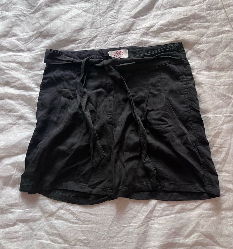 Black Tie-Waist Linen Shorts