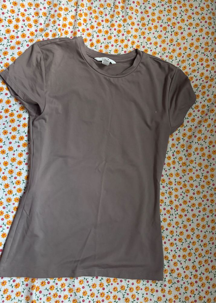 H&amp;M Basic Tee - Casual Comfort
