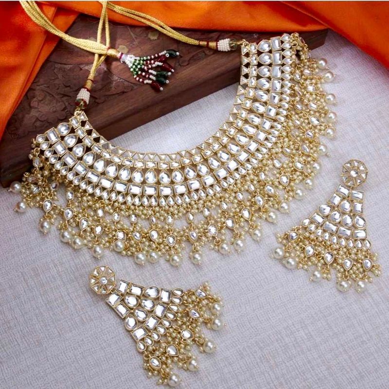 Exquisite Kundan Necklace &amp; Earrings Set