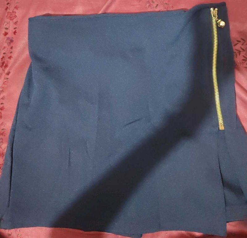Stylish Navy Blue Pants with Gold Zipper Detail