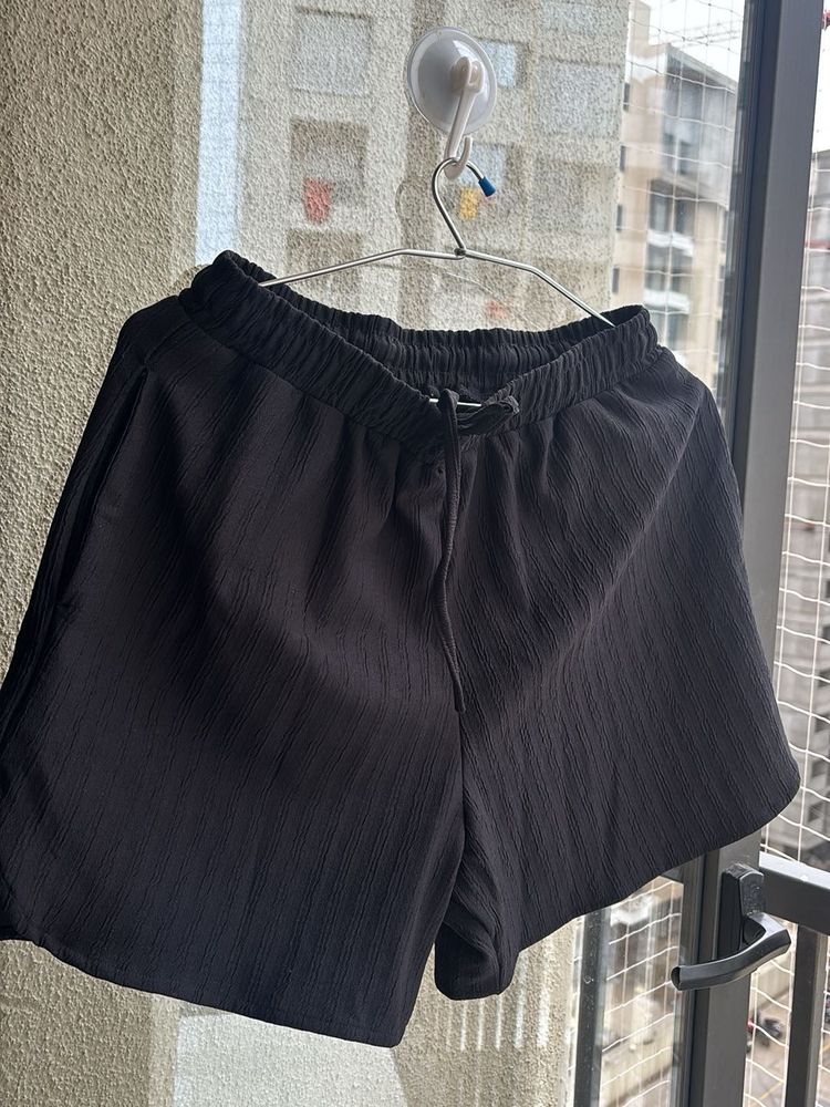 Comfortable Black Textured Shorts