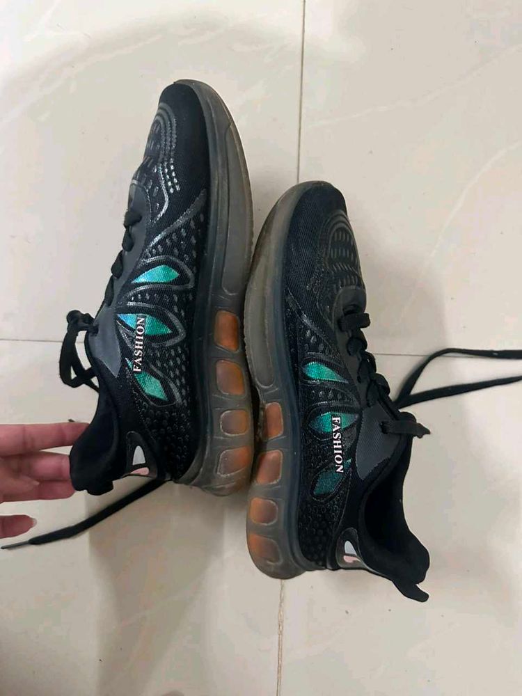 Stylish Black Sneakers (size 40)