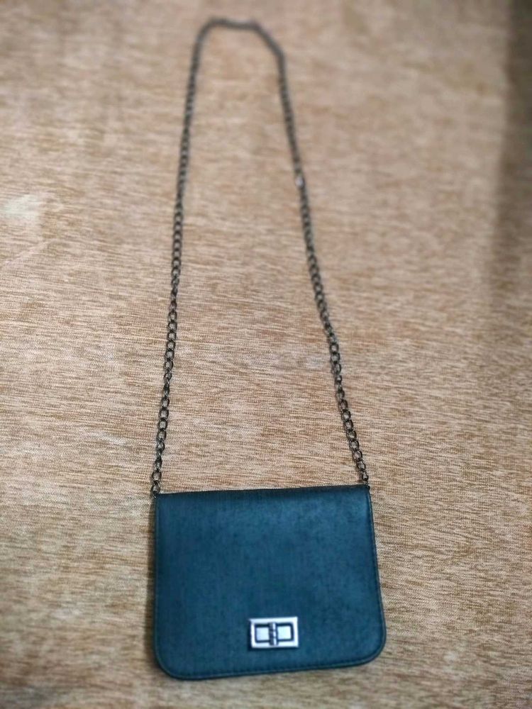Chic Chain Crossbody Bag