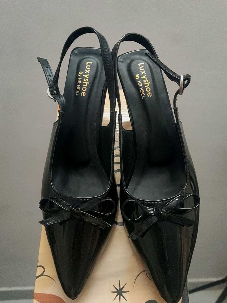 Chic Black Bow Slingback Heels