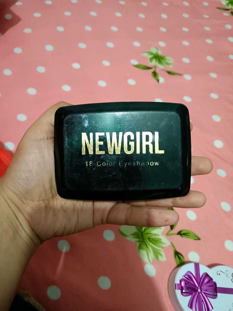 NEWGIRL 18 Color Eyeshadow Palette