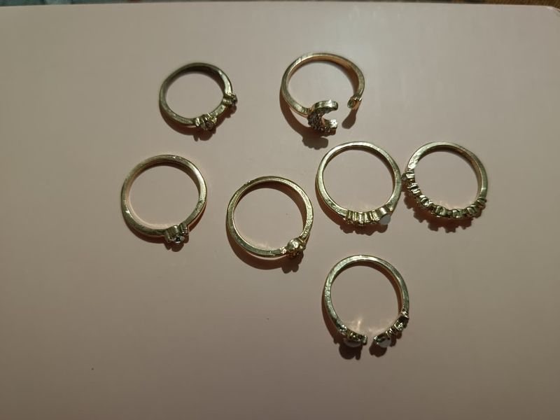 Set of 7 dainty rings
