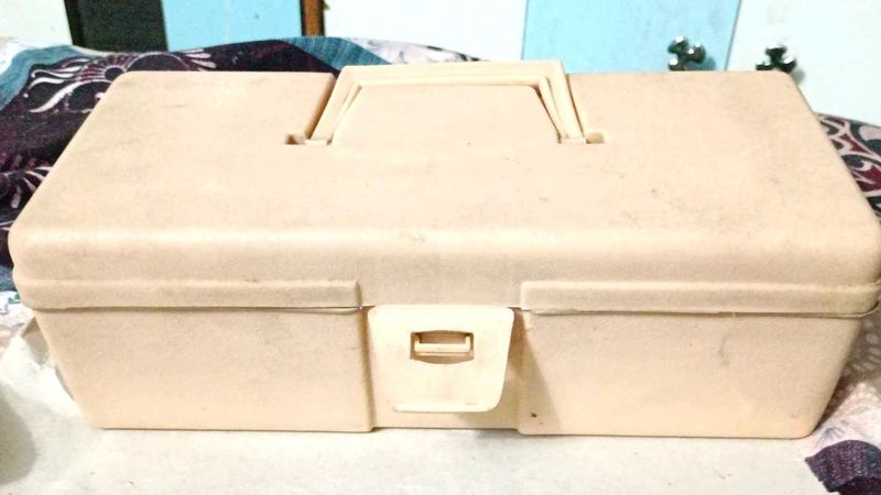 Vintage Cream Cosmetic Train box