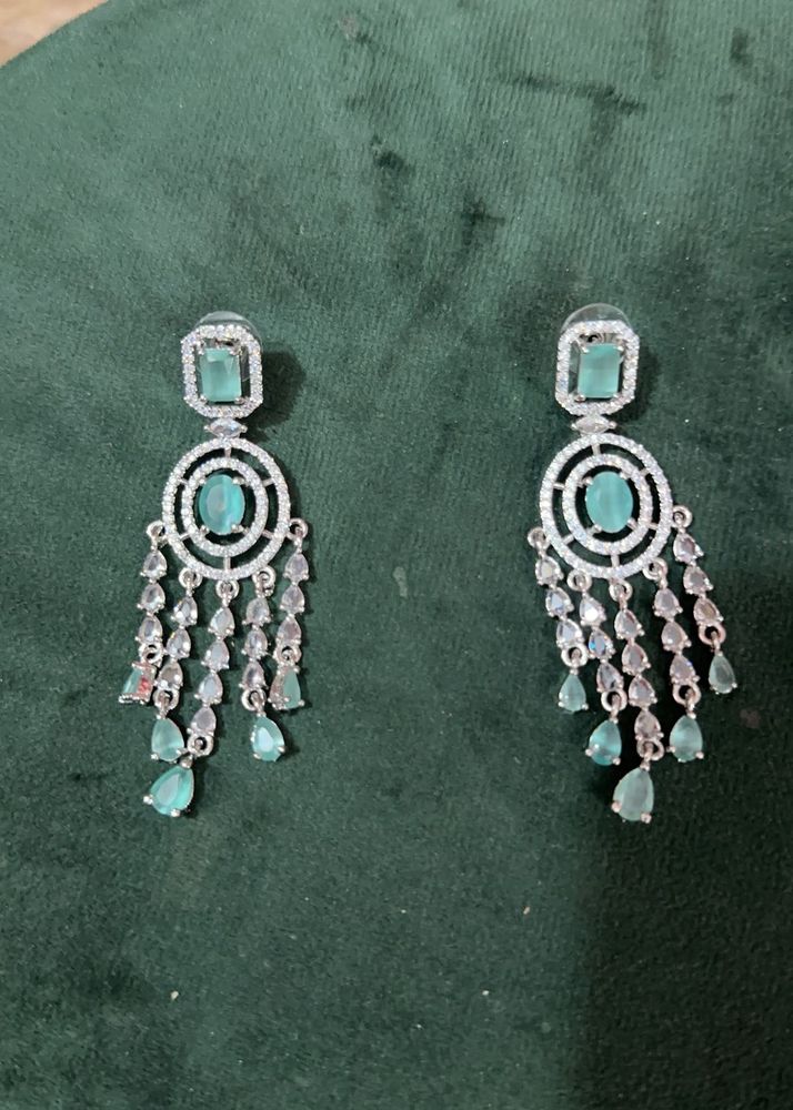 Stunning Emerald &amp; Diamond Dangle Earrings