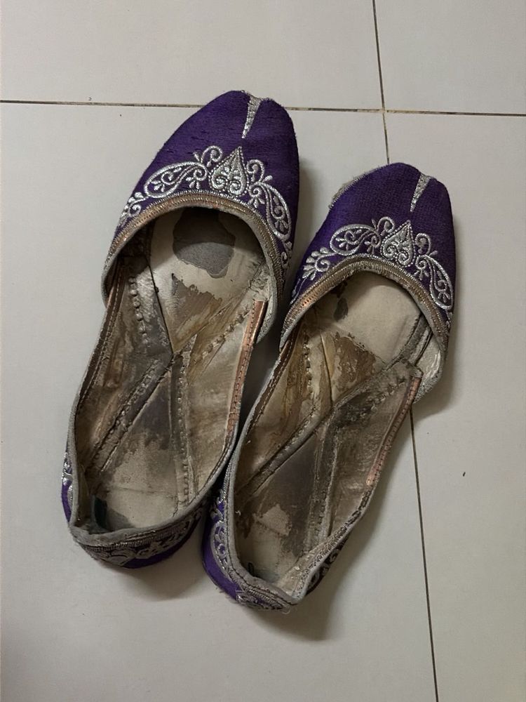 Purple Embroidered Juttis/Mojaris