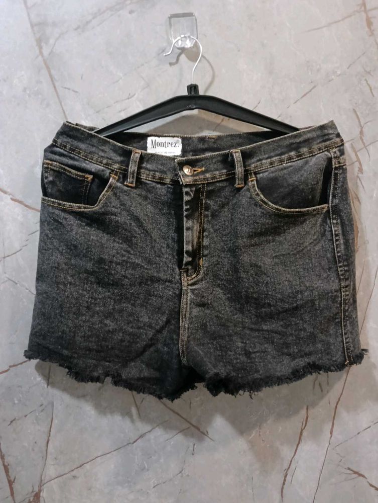 Distressed Denim Shorts (size-32)