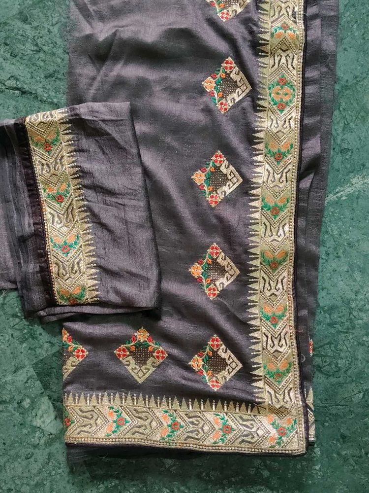 Embroidered Grey Saree