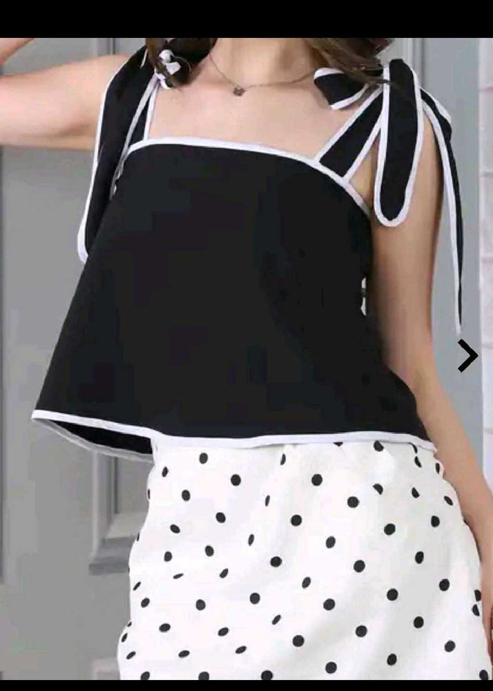 Chic Black Tie-Shoulder Crop Top💗