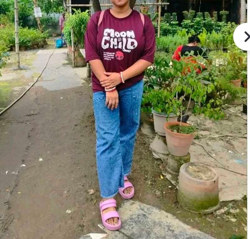 maroon top
