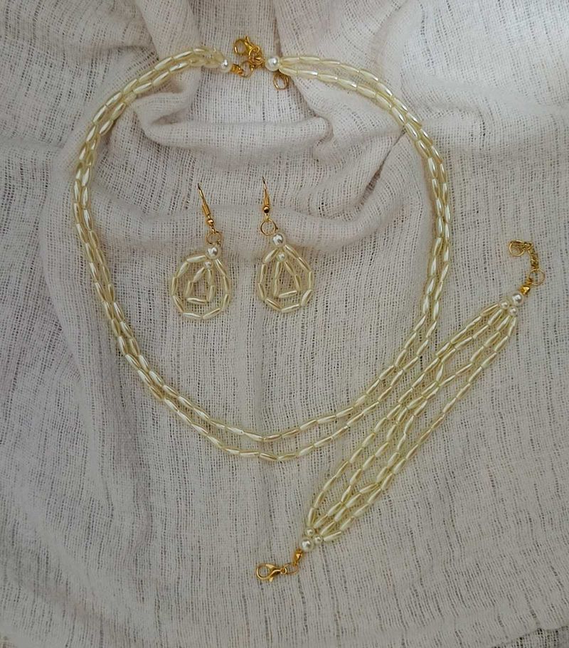Elegant Beaded Necklace, Bracelet &amp; Earrings Set