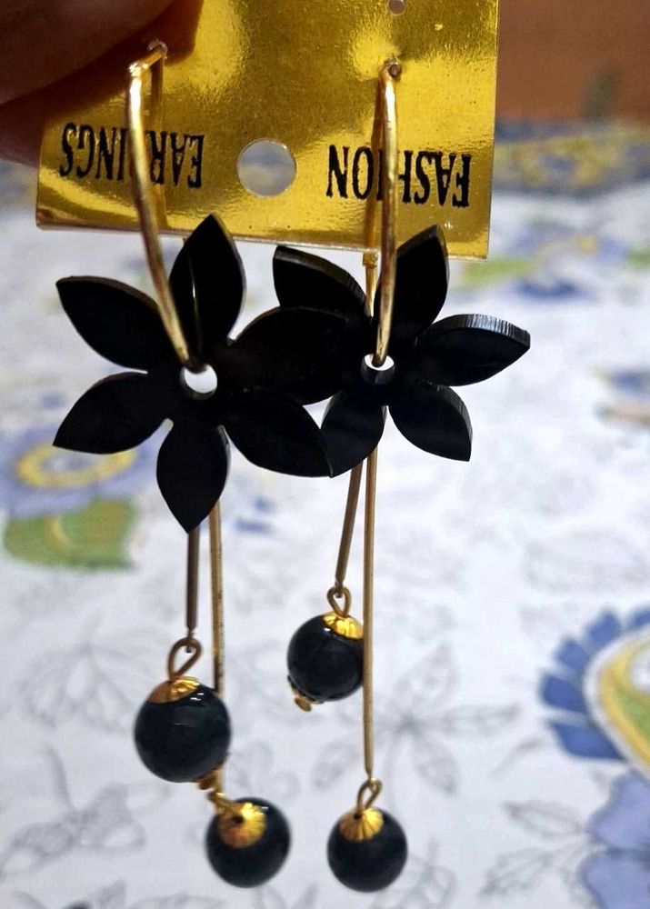 Black Flower Dangle Earrings