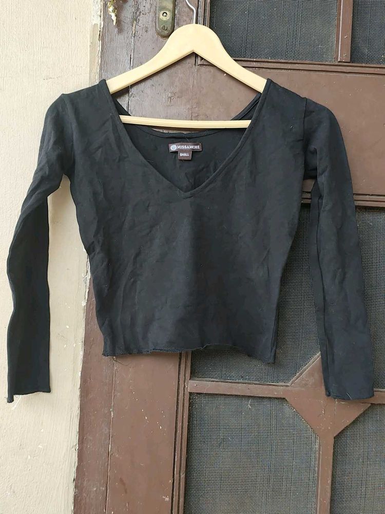 Black Long Sleeve V-Neck Cropped Top