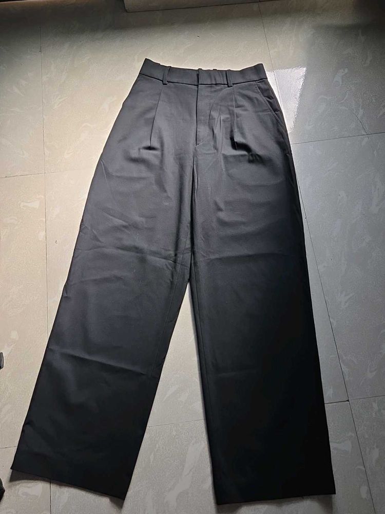 Uniqlo Classic Black Wide-Leg Trousers