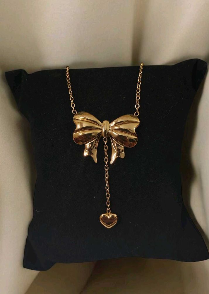 ✨ Golden Bow Elegance Necklace ✨