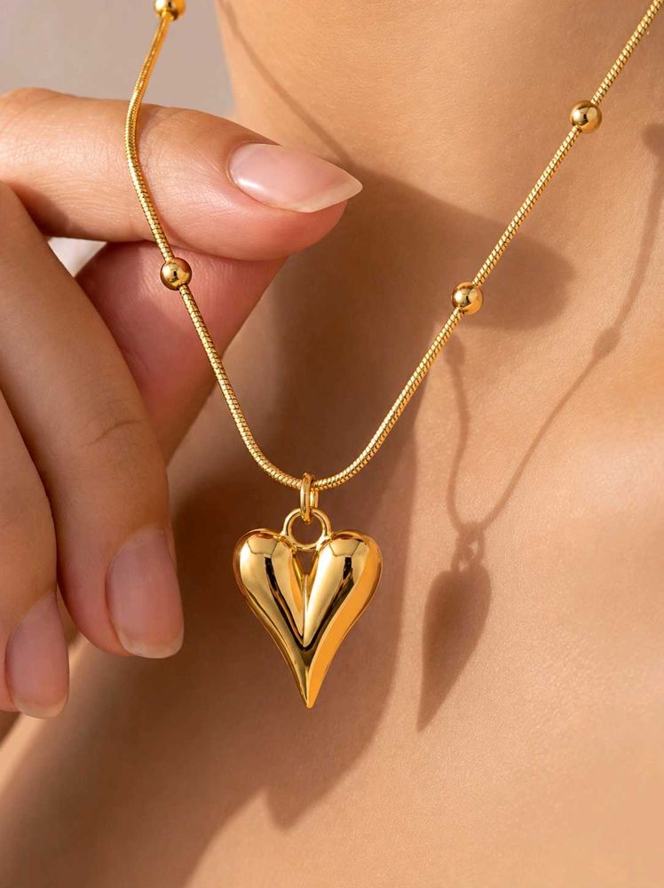 Chic Gold Heart Pendant Necklace