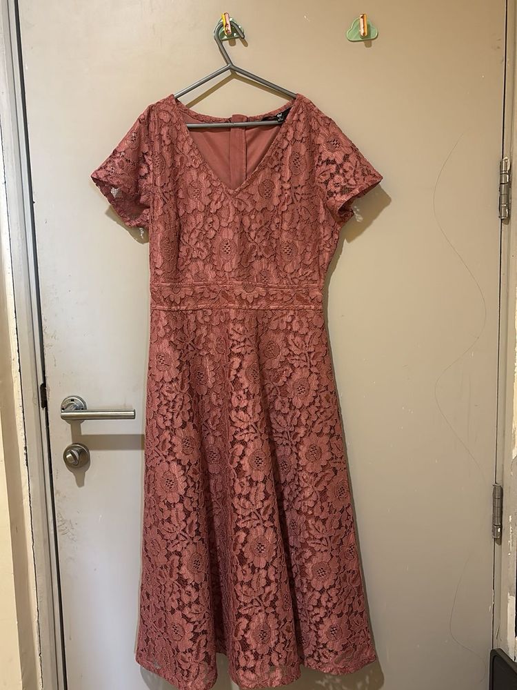 Elegant Lace Midi Dress