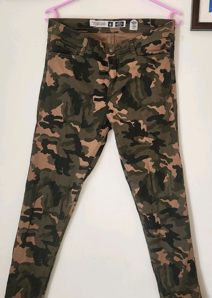 Olive Green &amp; Black Slim Fit Printed Chinos