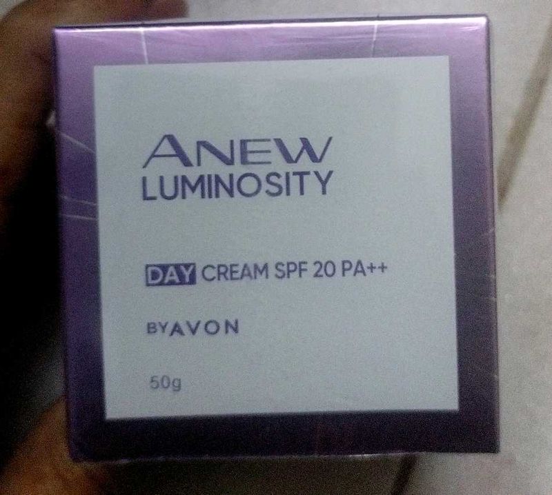 Anew Luminosity Day Cream SPF20