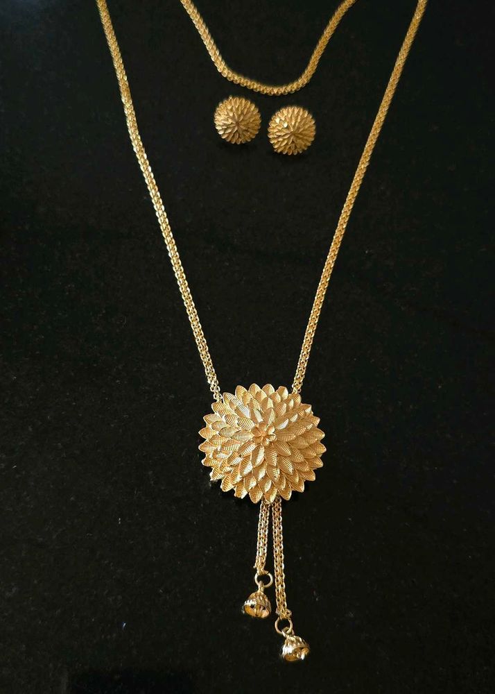 Gold-Tone Floral Necklace &amp; Earrings Set