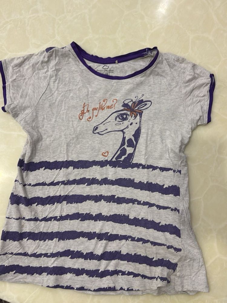 Cute Giraffe Graphic Tee