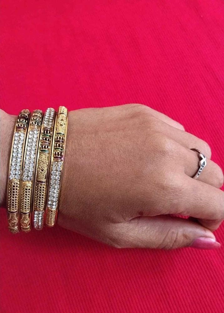 Set of 4 Gold-toned Bangles